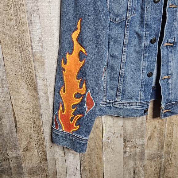 Madewell Blue Denim Medium Wash Trucker Jacket With Painted Flames Size Medium - Picture 2 of 10